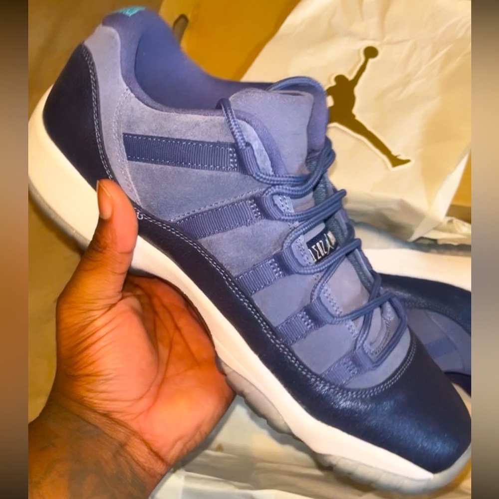 Jordan 11 Low Blue Moon